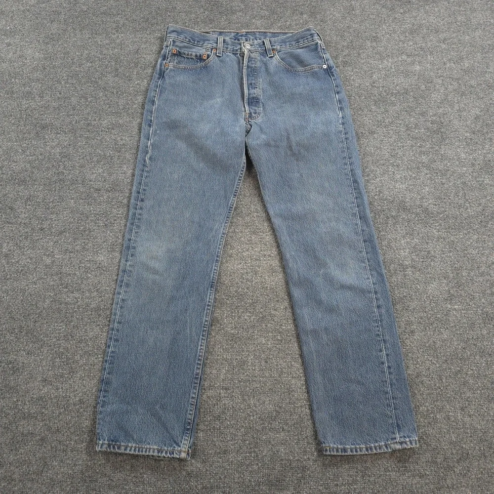 Vintage Levis Jeans Mens 32x32 Blue Stone Wash Denim 501 Button Fly Made USA 90s